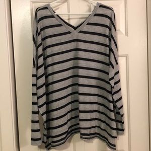 EXPRESS Long Sleeve VNeck
